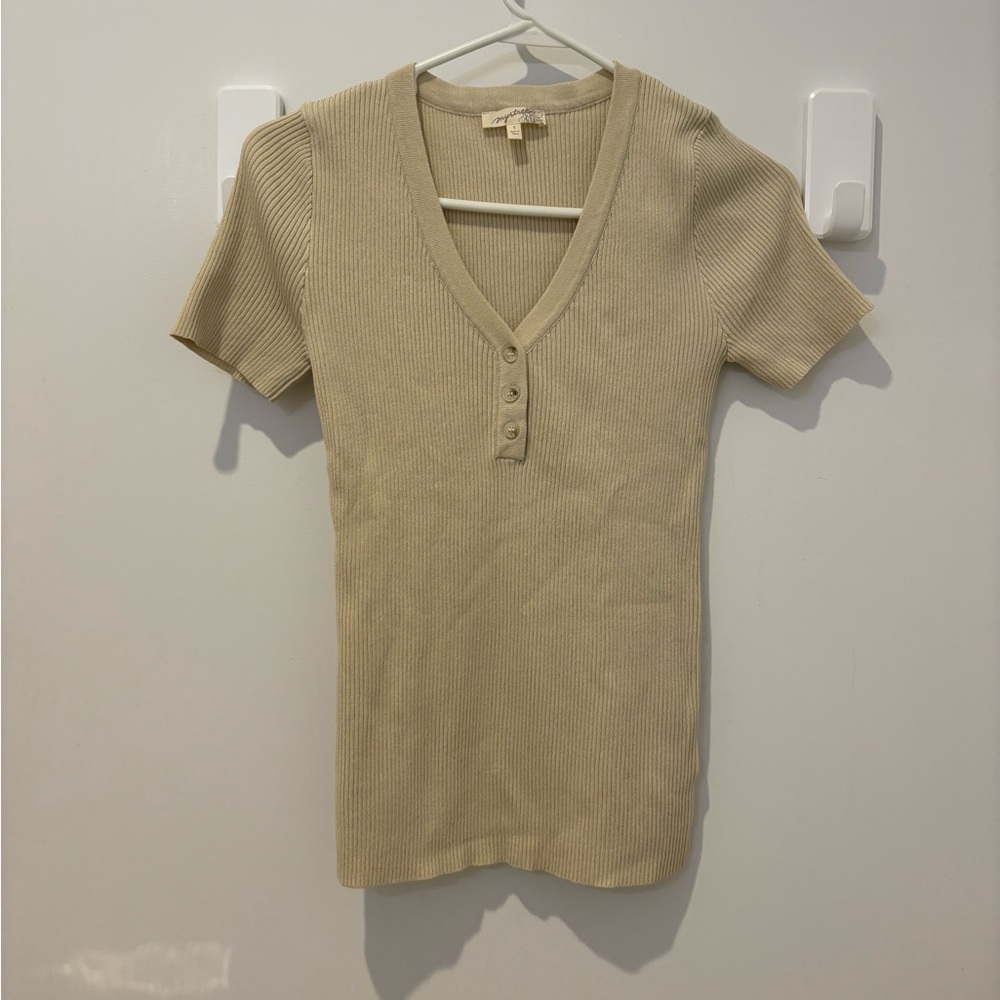 Mystree V-Neck Ribbed Top
